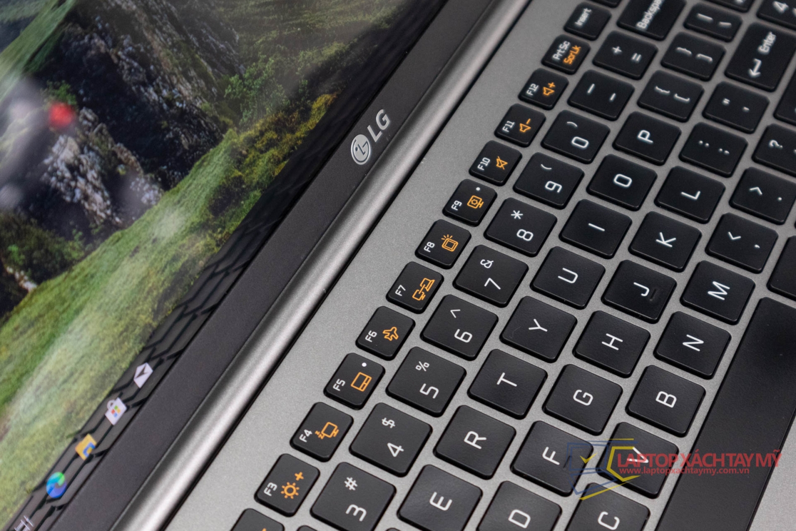 LG Gram 15 - Intel I7 8550U, Ram 16Gb, SSD 256Gb, Màn Hình 15.6 IN